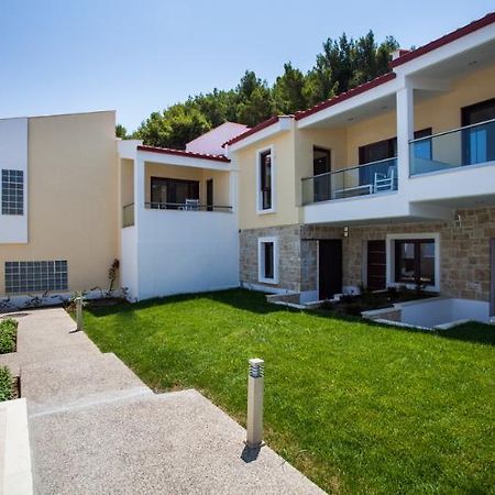 Elpiniki Luxury Apartments 네아 포티데아 외부 사진