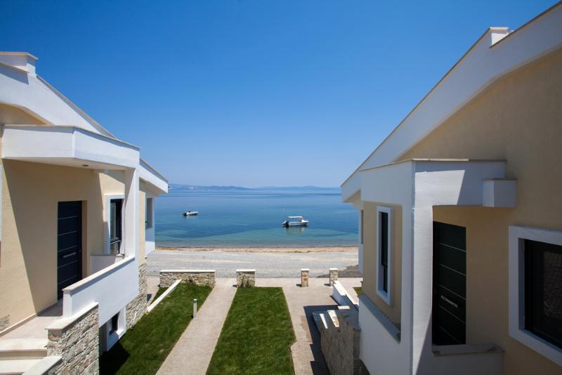 Elpiniki Luxury Apartments 네아 포티데아 외부 사진