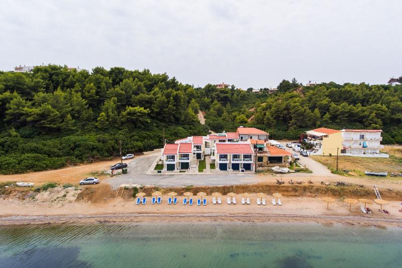 Elpiniki Luxury Apartments 네아 포티데아 외부 사진
