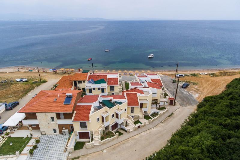 Elpiniki Luxury Apartments 네아 포티데아 외부 사진