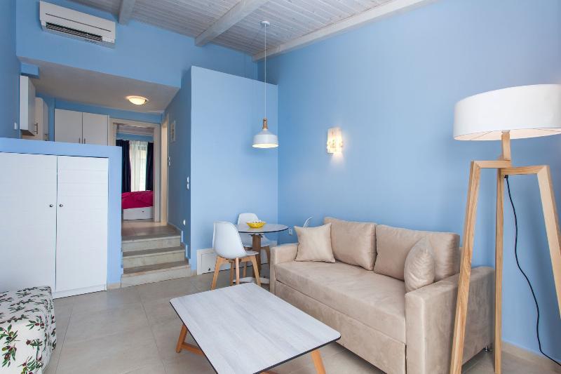 Elpiniki Luxury Apartments 네아 포티데아 외부 사진